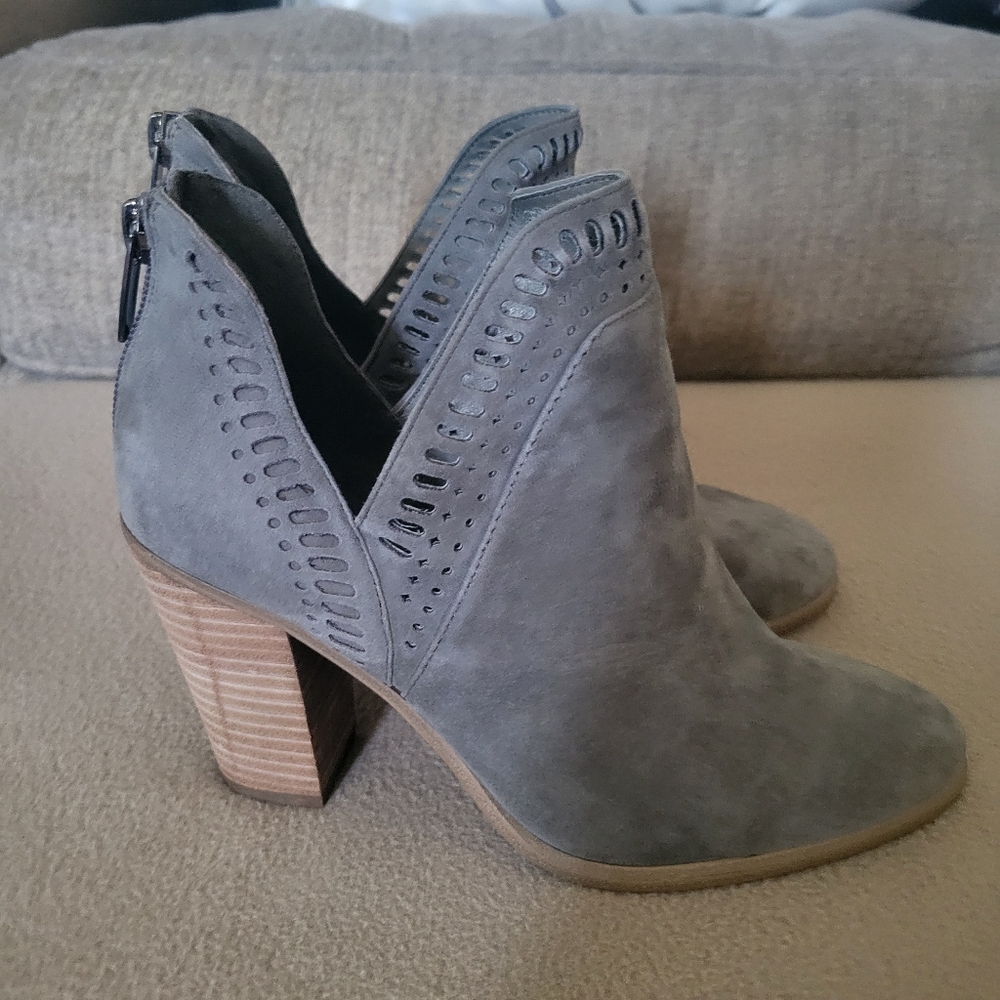 Vince Camuto Fileana Bootie - Picture 2 of 7